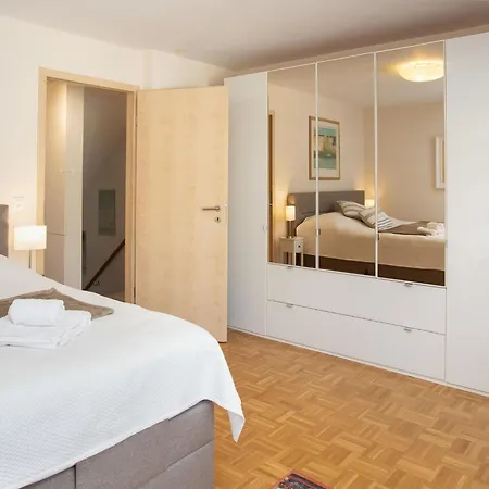 Tasman S12-r By Interhome *