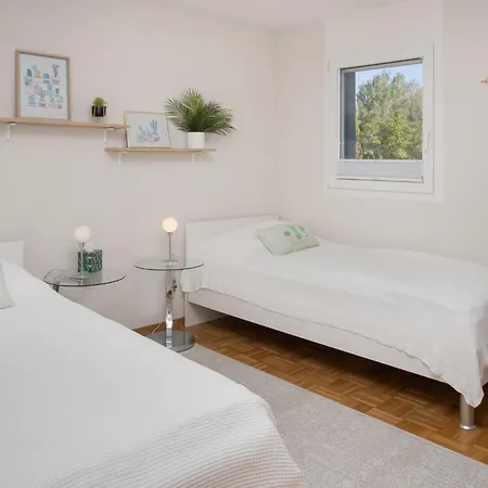 Tasman S12-r By Interhome